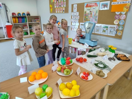 Puchatki - poznają zawód sprzedawcy 