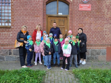 Puchatki - poznają zawód policjanta 