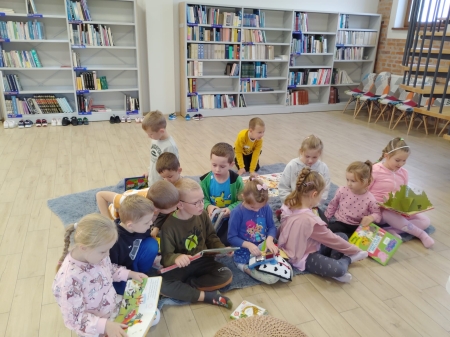 Puchatki - warsztaty w Bibliotece, Dzień Drzewa 