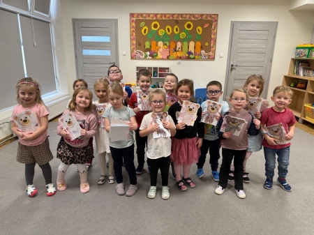 Kangurki - Dzień Życzliwości, zabawy sensoryczne i tworzenie książki 