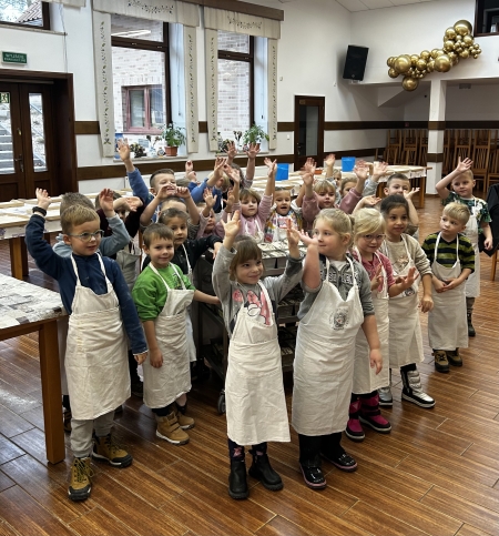 Króliczki - warsztaty wypieku chleba w Kaszubskim Domu Rękodzieła Ludowego w Swo...