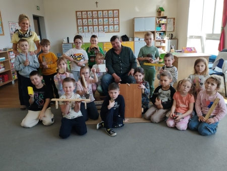 Sówki - poznają zawód stolarza 