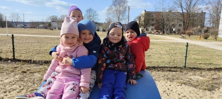 Misie - wspólnie spędzają czas na zabawach 