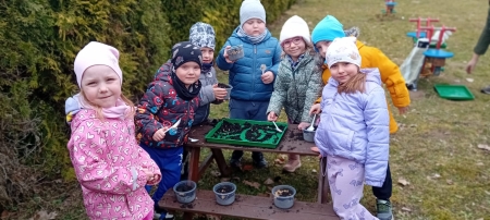 Misie - miło spędzają czas w oczekiwaniu na zajączka 