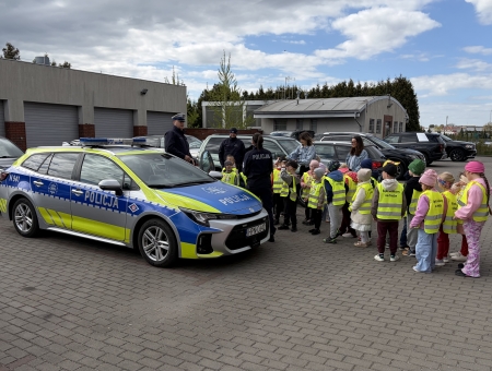 Króliczki - wizyta w Komendzie Powiatowej Policji w Człuchowie 